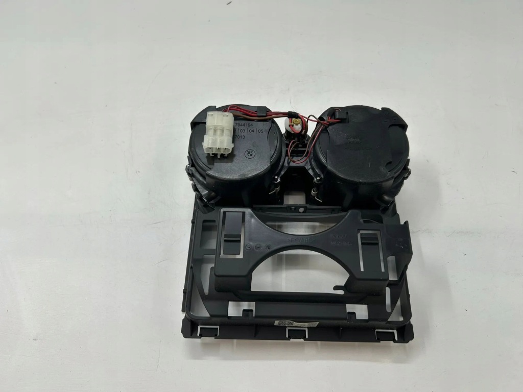 фото №5, Bmw 7 g11 g12 кронштейн na кружка w desce приборной панели 7944194 2020