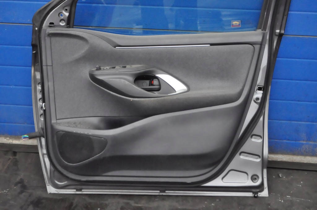 фото №9, Toyota yaris iv дверь правый перед передние