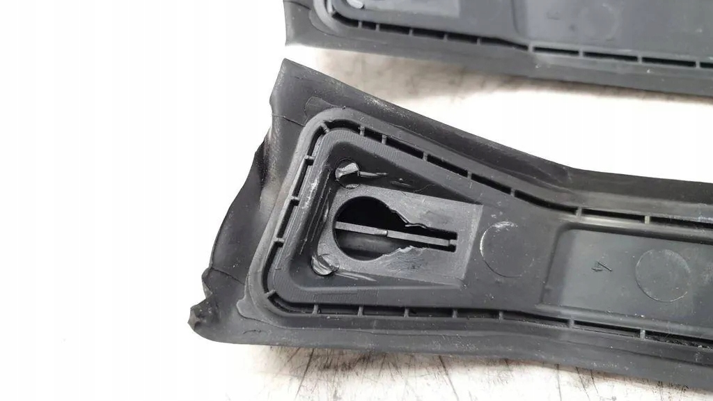 Прокладка передній правих двері opel meriva b 13123847 1.36l бензиновий 2009 Доставка