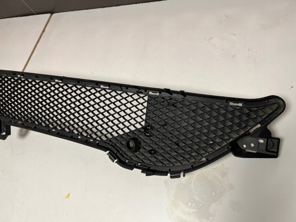 Mercedes cla 117 w117 решётка средняя бампер ładn Недорого