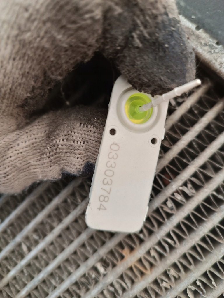 фото №13, Интеркулер радиатор воздуха mitsubishi carisma 96- 1.9 дизель mr187657