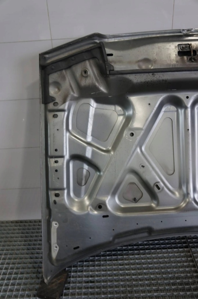 Капот крышка двигателя chrysler 300c с Разборки