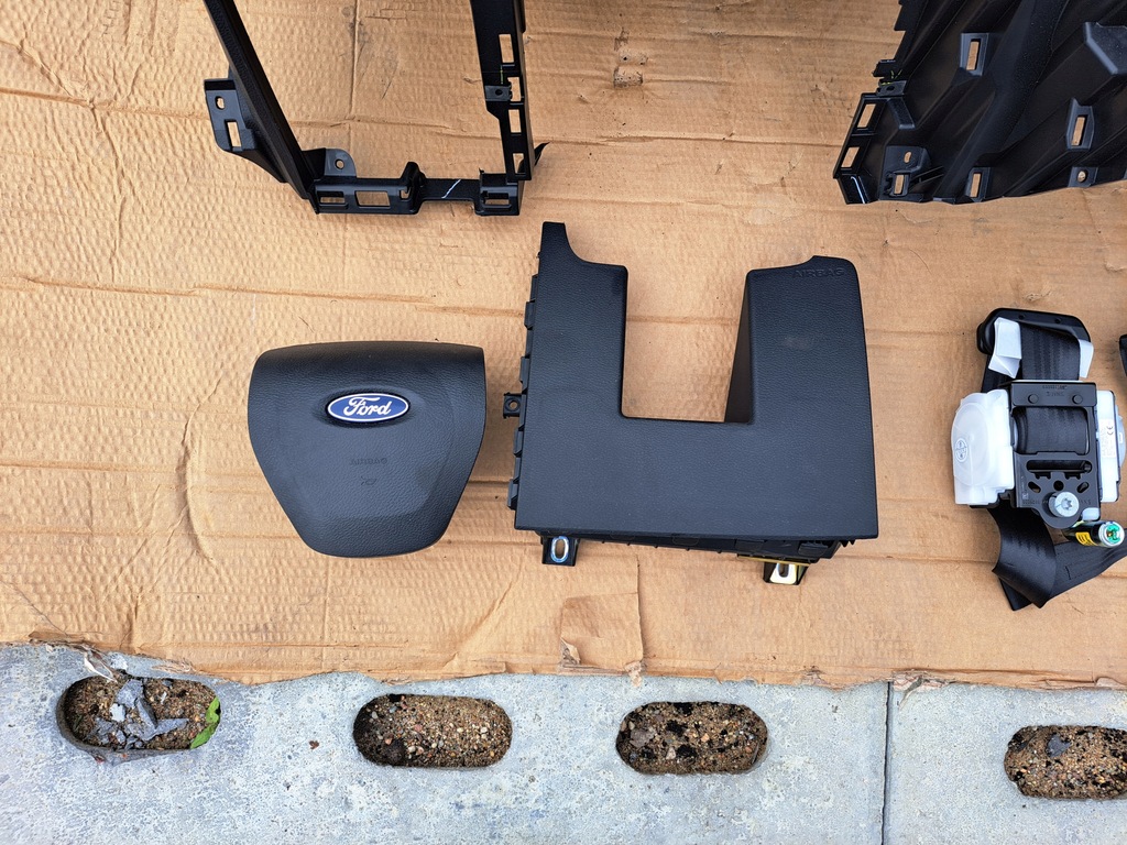 фото №3, Ford ranger 2017 r консоль ремни подушка безопасности оригинал