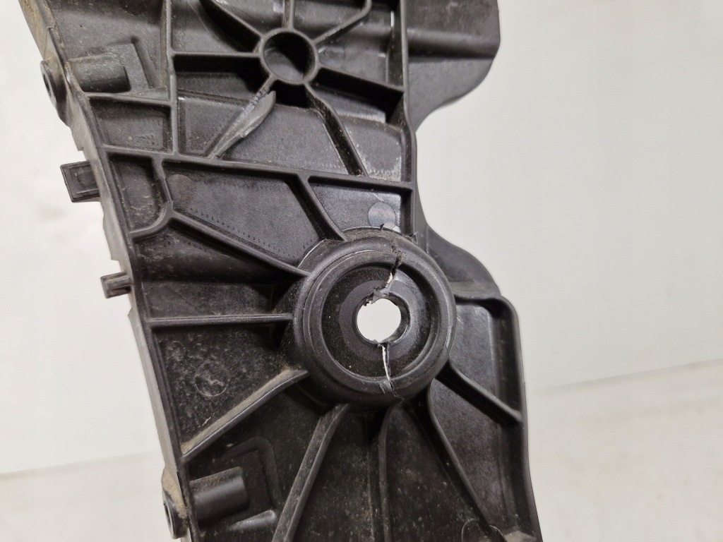 Купити Audi e-tron 4ke напрямна кронштейн бампера заднього задня праве