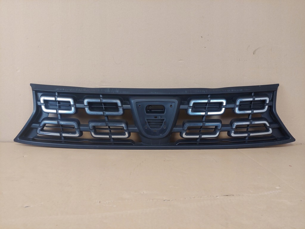 фото №1, Dacia duster ii 2018- решётка радиатора решётка радиатора бампера оригинал 623103440r