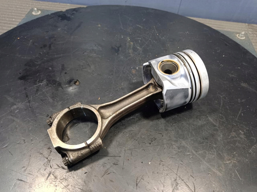 Купити Audi a4 b8 2.0 tdi поршень cglc 038j