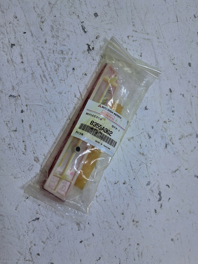 фото №1, Space star ii отражатель бампера правый задняя 8355a082