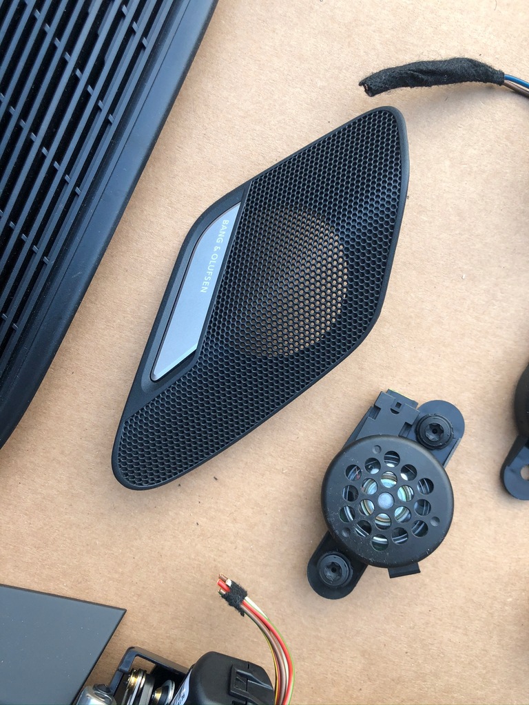 фото №10, Audi q7 sq7 4m0 4m0035466a аудіосистема покращений 3d bang olufsen монтаж