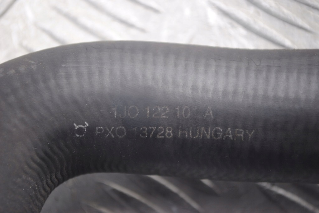 Шланг пабтрубок  воды 1j0122101a vw bora 1 1.9 tdi в Украине
