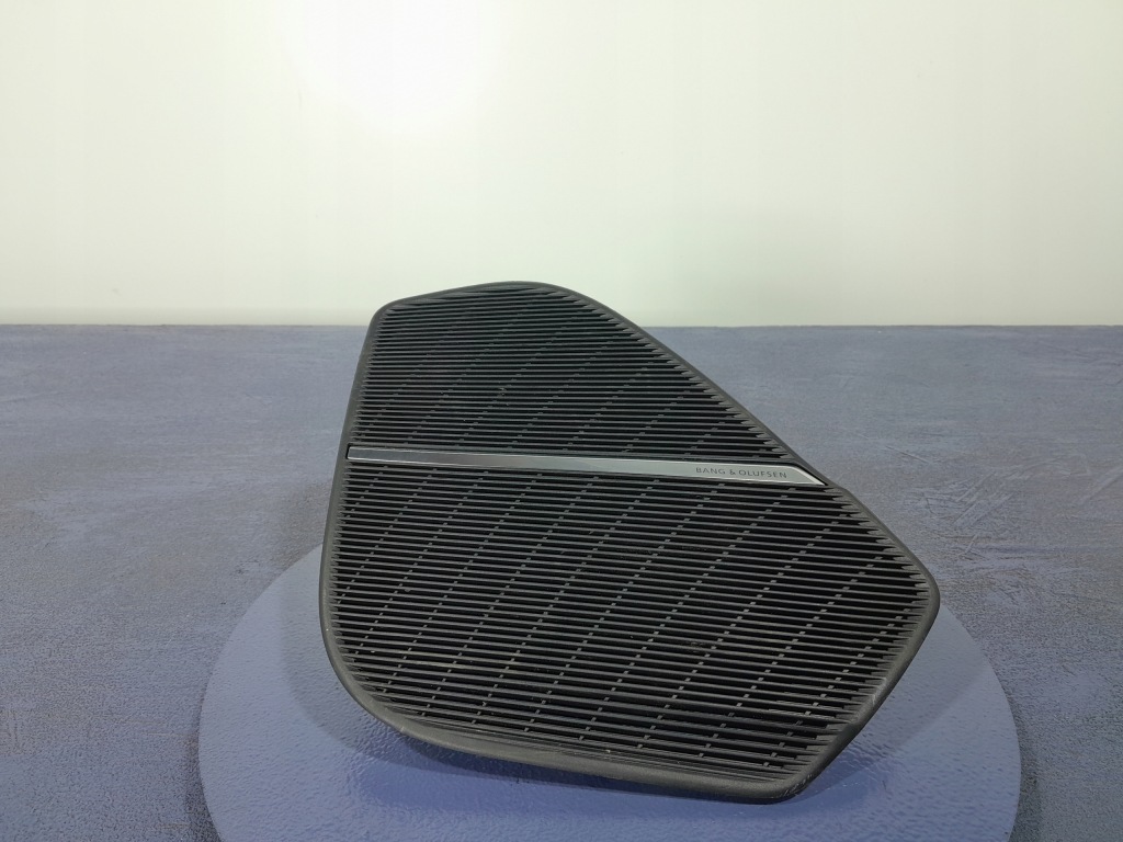 Купить Audi q7 2 4m заглушка динамика дверь задний правых bang olufsen 4m8868152a