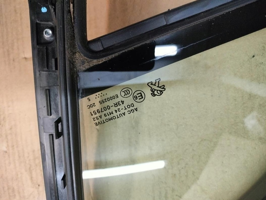 фото №4, Peugeot 2008 стекло кузовная левая перед 2015 r