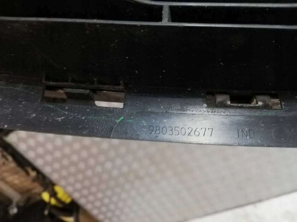 Citroen c3 lift 12- решётка бампера перед Цена