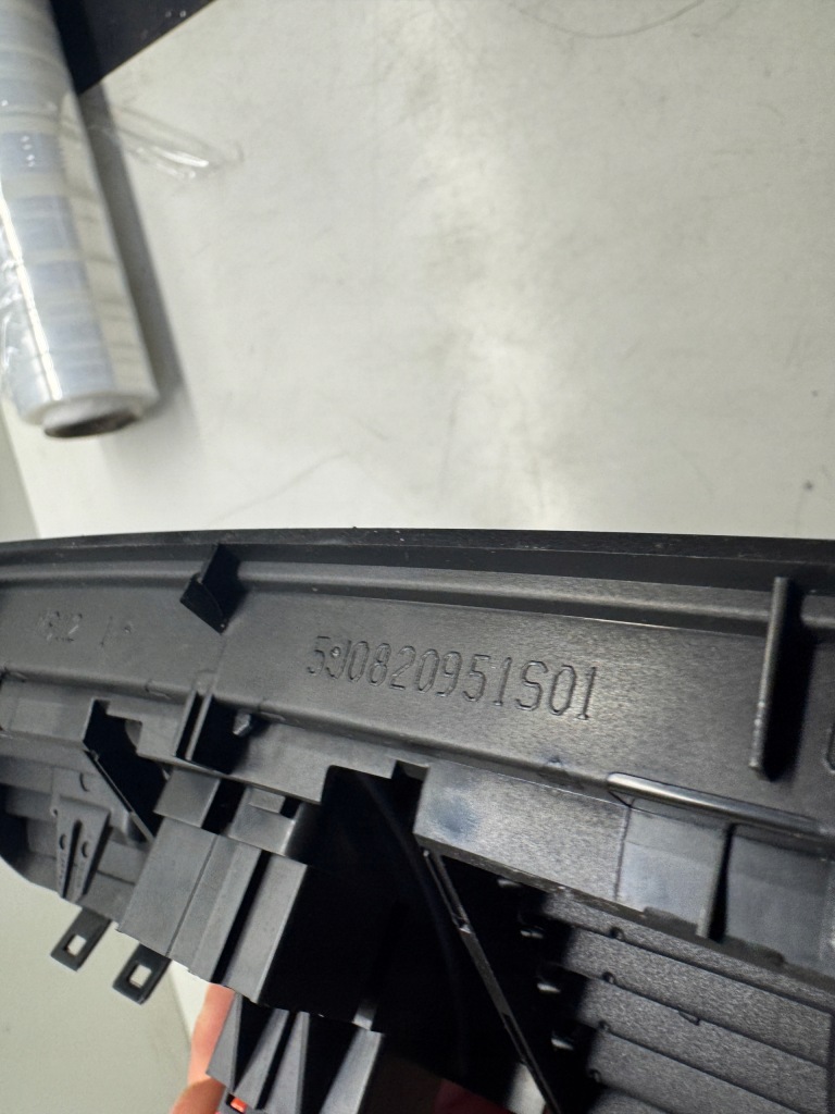 фото №9, Skoda fabia ii lift решётка обдув средняя 5j0820951s