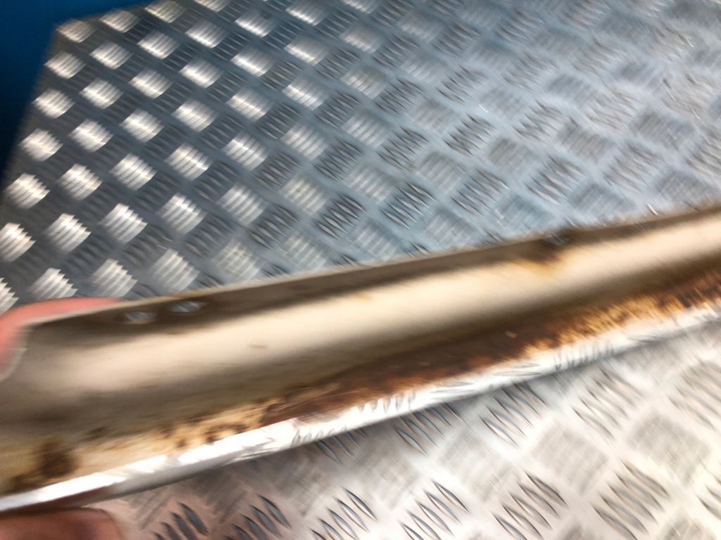 фото №12, Mercedes w108 хром молдинг бампера правий задня кронштейн бампер