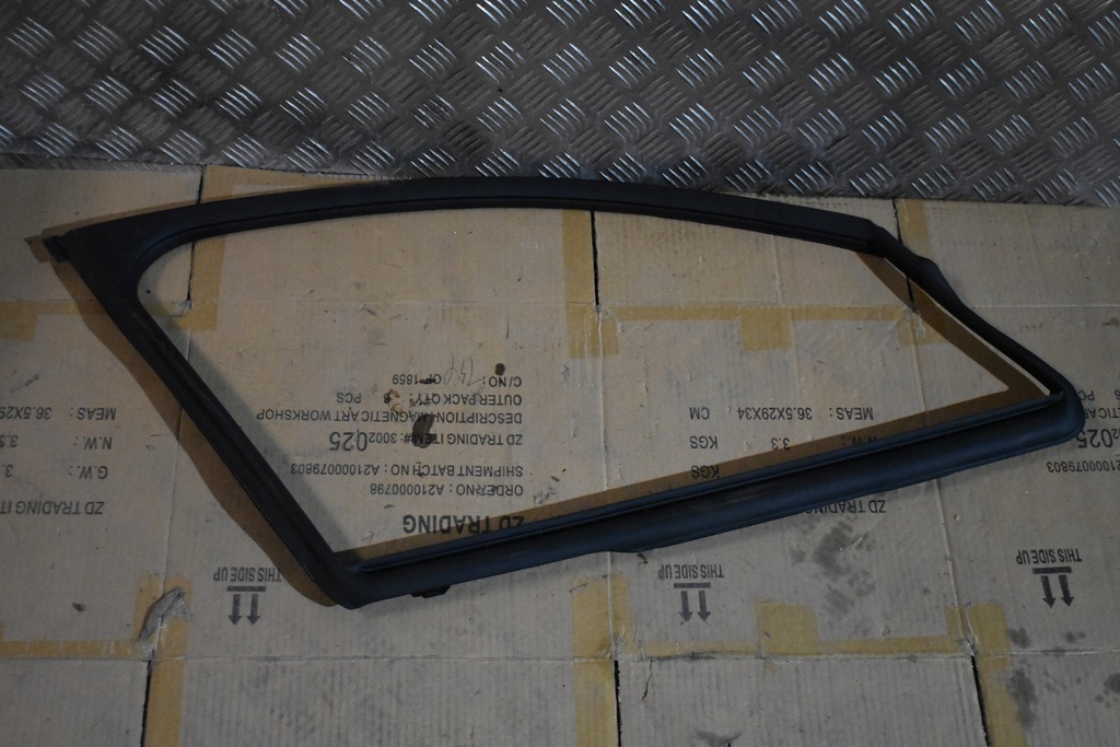 фото №1, Прокладка рамка двері передня права porsche panamera 971 1