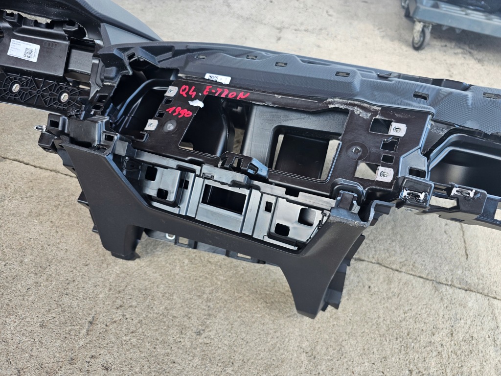 фото №10, Audi q4 e-tron 89b приборная панель консоль приборная head up 89b857001a