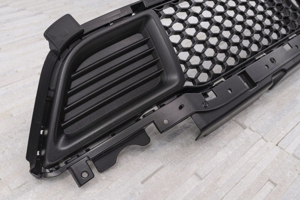 Jeep cherokee v решітка радіатора решітка нижня бампера 68288045ab Оригінал