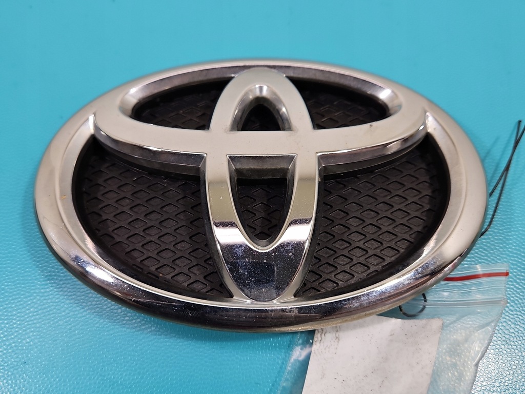 фото №2, Решітка радіатора значок емблема toyota yaris ii