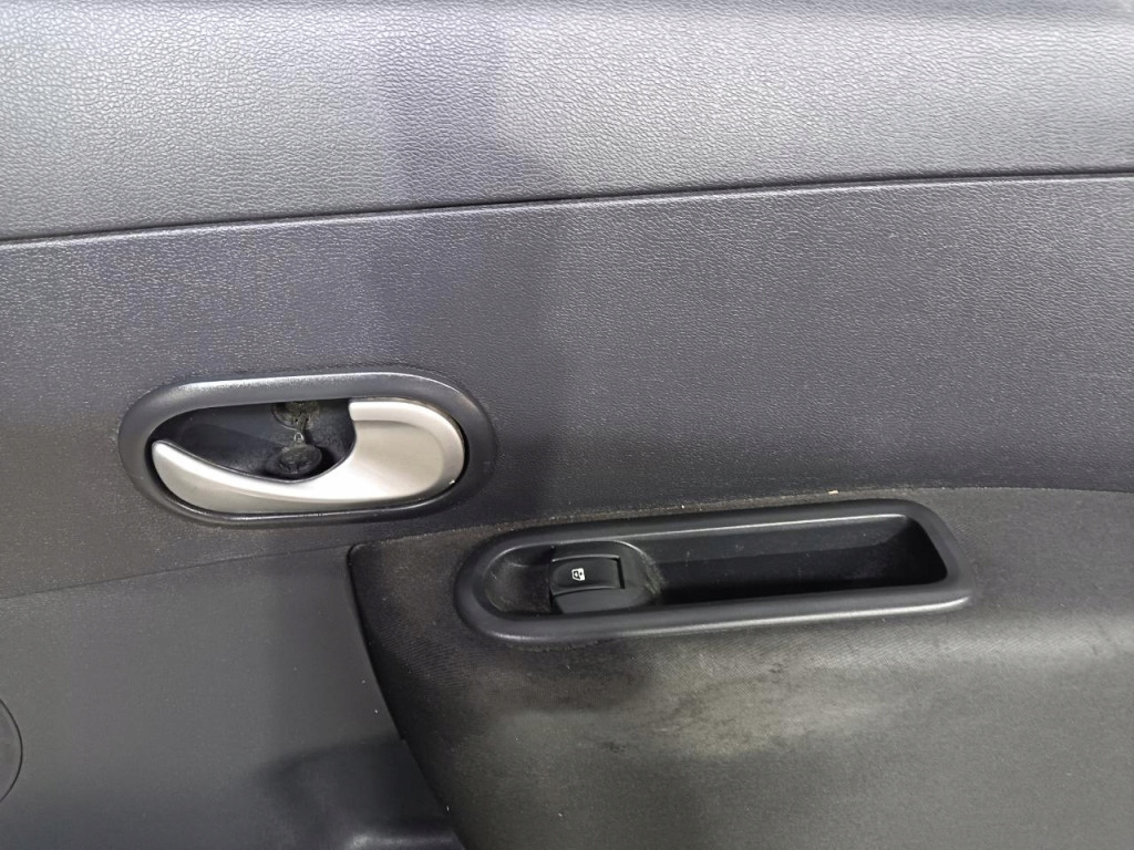 фото №2, Renault clio iii 3d обивка дверь правый перед