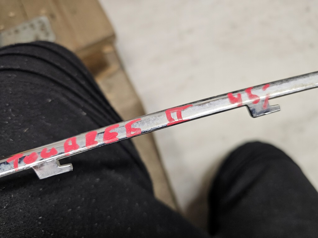 фото №13, Volkswagen touareg ii lift молдинг хром решётки бампера перед 7p6853101b