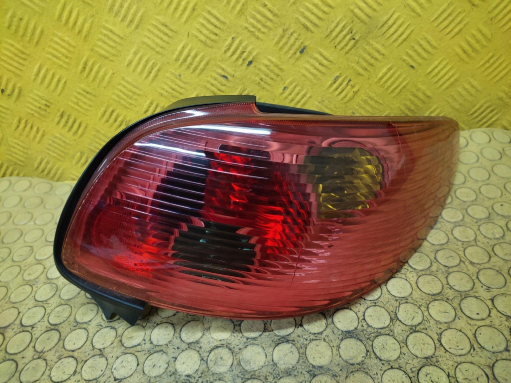 Купить Peugeot 206 cc лампа правый задний