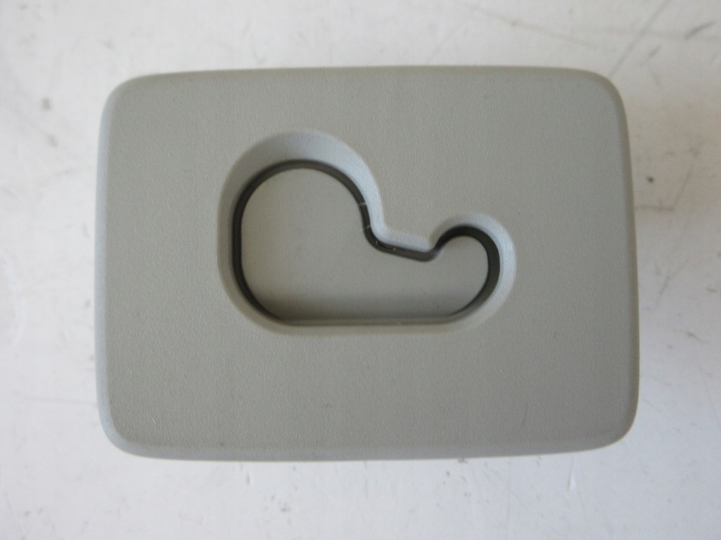 фото №7, Audi a4 b8 ушко крепление шторка 8k9861736a правый