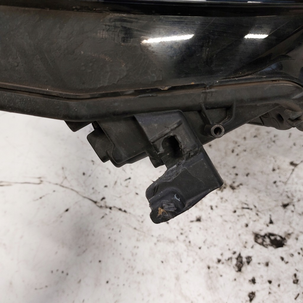 Opel astra k 5 лампа права передня лінза 39081893 662588537 Зі Шроту