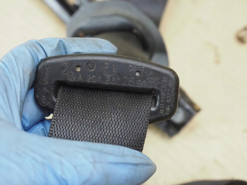 Купити Mercedes w204 a2048602686 ремінь безпеки правий перед