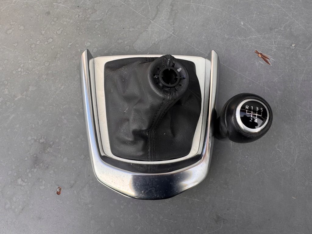 Купити Mazda2 dj 15-23 чохол з ручка передач