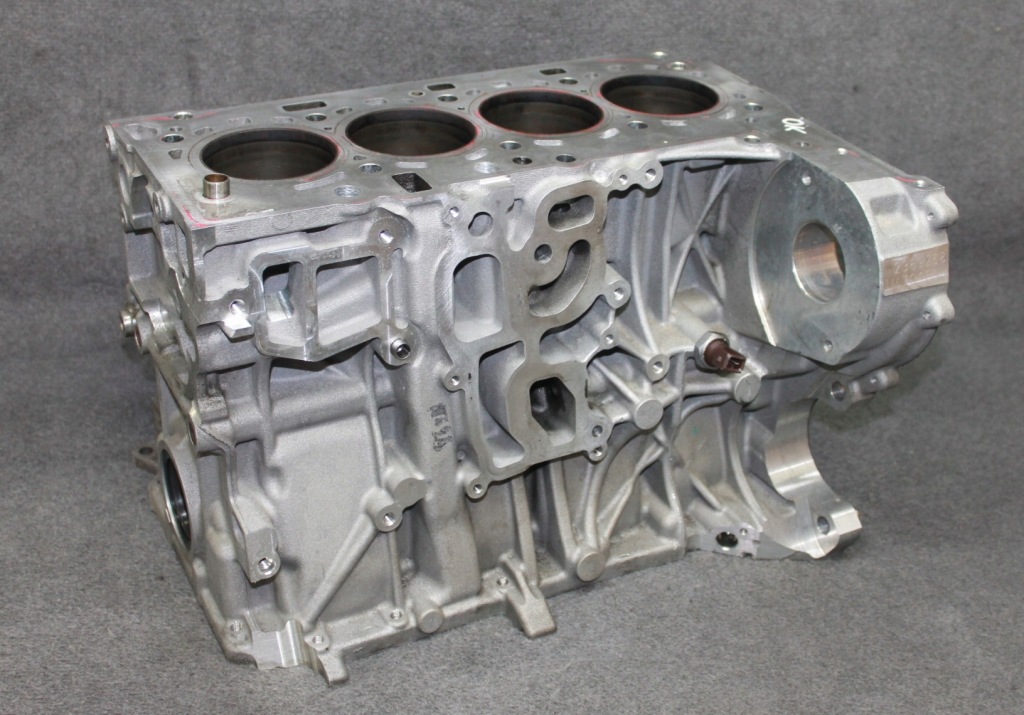 фото №1, Mini r55 r56 r57 r60 r61 - n47c16a 1.6d - блок двигателя - номинал - исправный