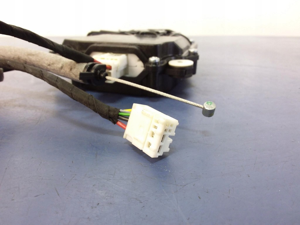 фото №3, Bmw 7 f01 замок доводчик крышки задняя