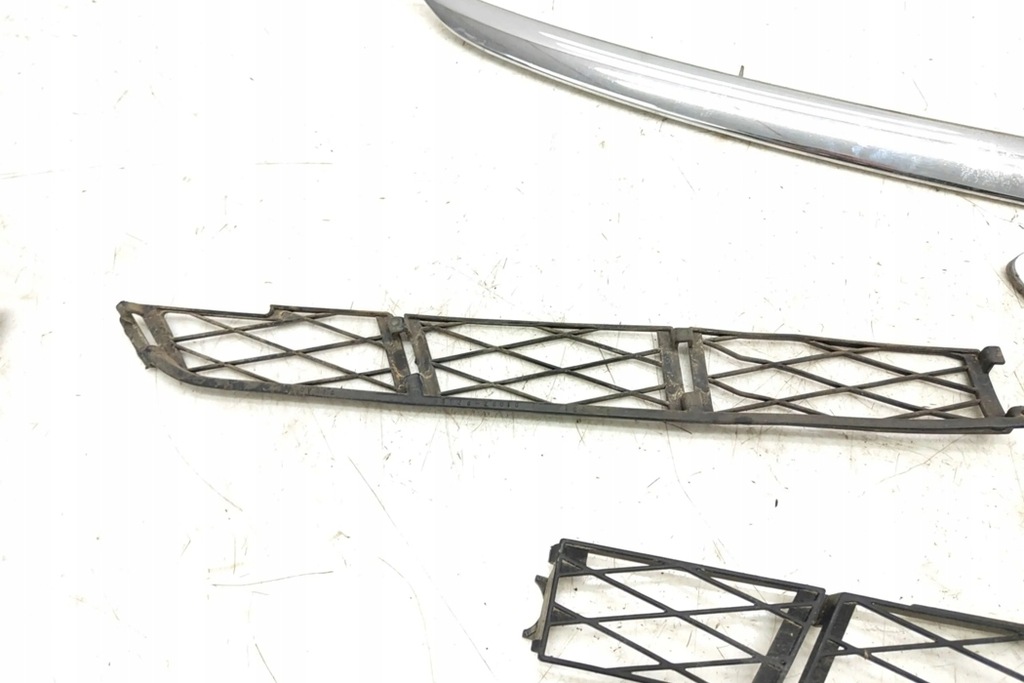 фото №14, Решётка бампера средняя toyota previa _r3_ 5271128040 2.0l дизель 85kw