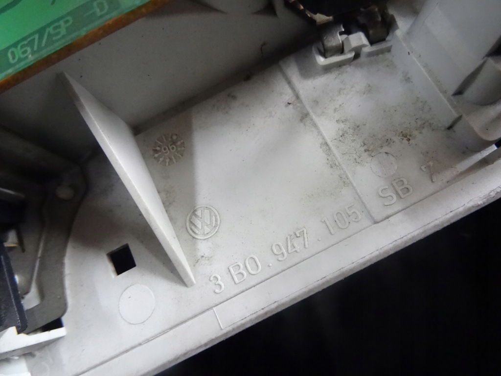 фото №5, Passat b5 1.6b 98' лампа освещение кабины 3b0947105