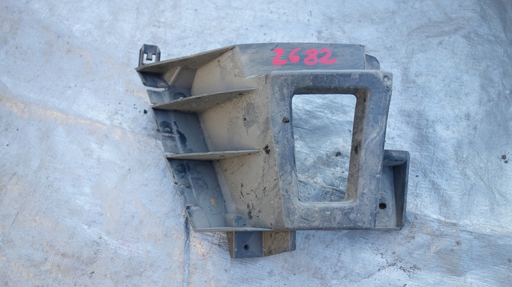 Купити Citroen c4 picasso напрямна бампера правий задній