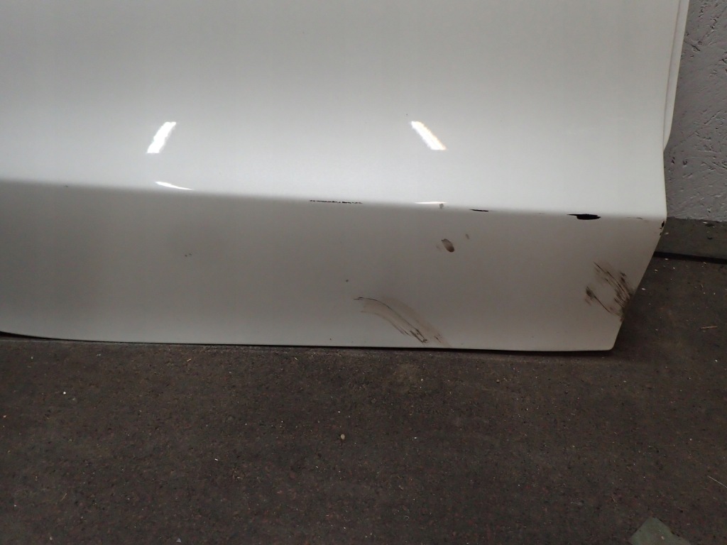 Дверь задний  правое tesla iii 3 Доставка