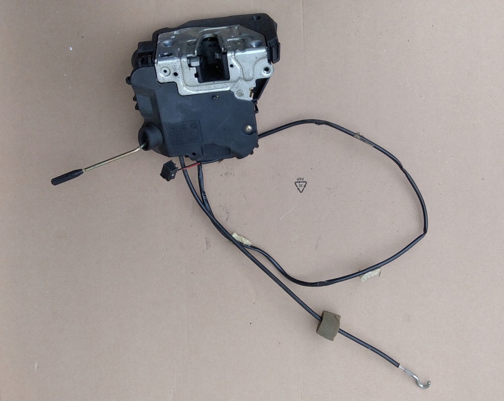 фото №1, Mercedes c220 w203 замок дверь задняя p 2037300235