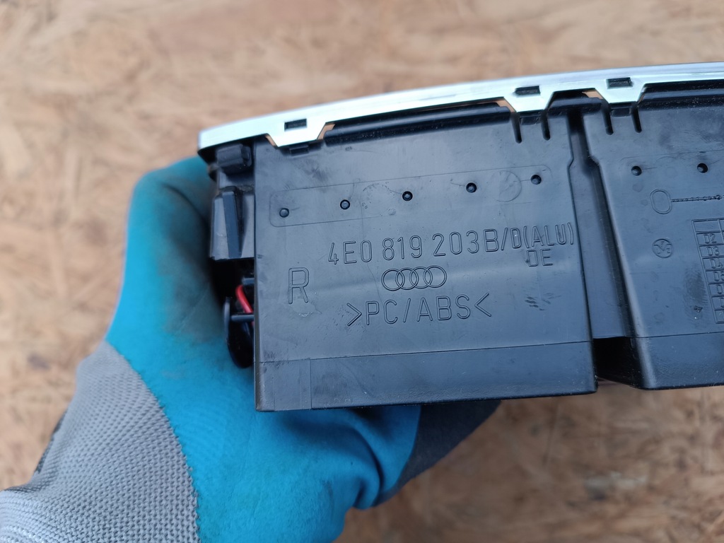 фото №12, 4e0819203b панель обдув кондиционера рамка задняя audi a8 d3