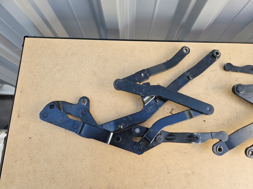 Петли крыша комплект audi r8 4s spyder 4s7825307a Цена