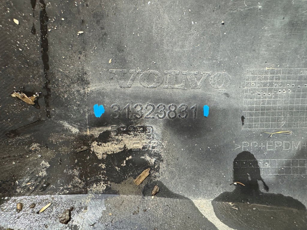 фото №11, Volvo v60 v-60 i i lift 13-17 бампер перед передний решётка радиатора