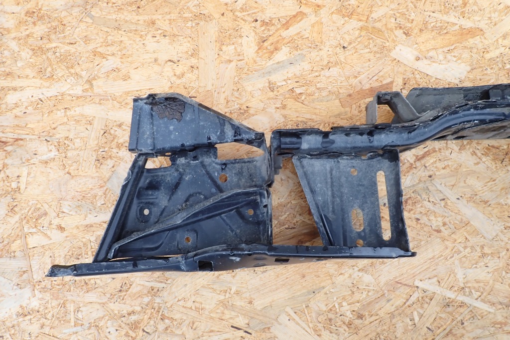 фото №11, Hilux viii 15-19 бампер задня балка оригінал