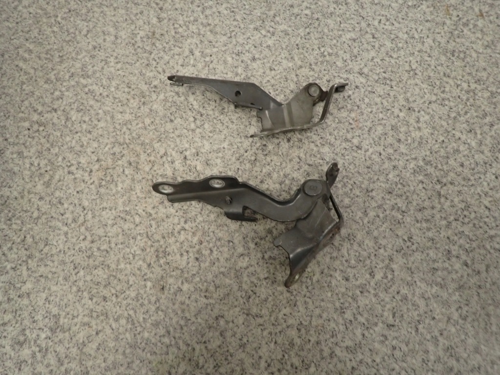 фото №1, Toyota corolla e12 петля капот левый lub правый