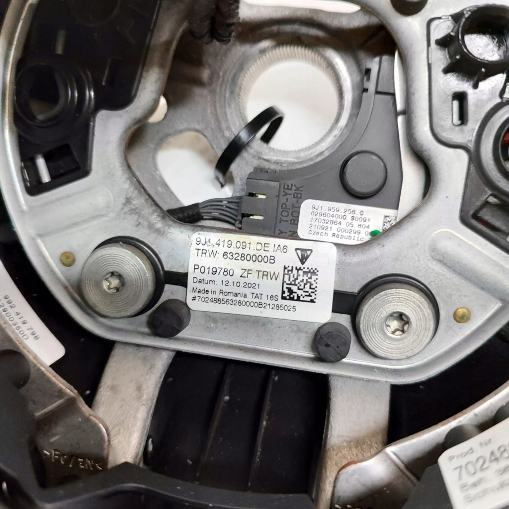 фото №7, Porsche taycan 9j1 2021 воздуховод