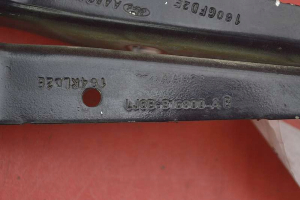 фото №8, Петля петли капот lj6b-s16800-a ford kuga 3 iii mk3 19-21