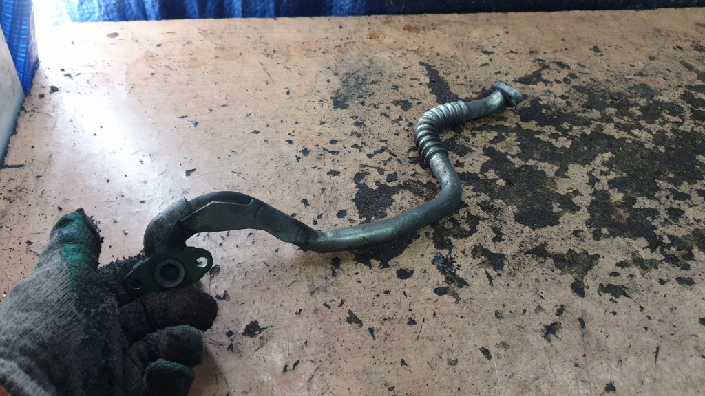 фото №2, Toyota auris i 2.0 d4d трубка шланг