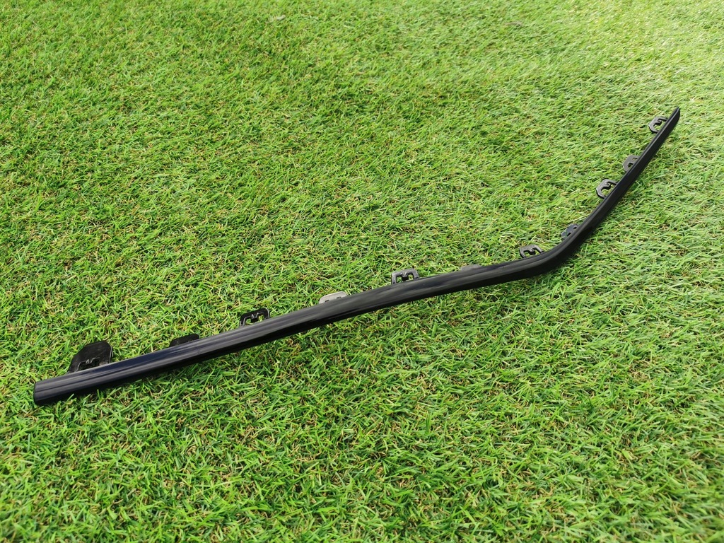 фото №1, Mercedes 243 amg молдинг бампера левая перед