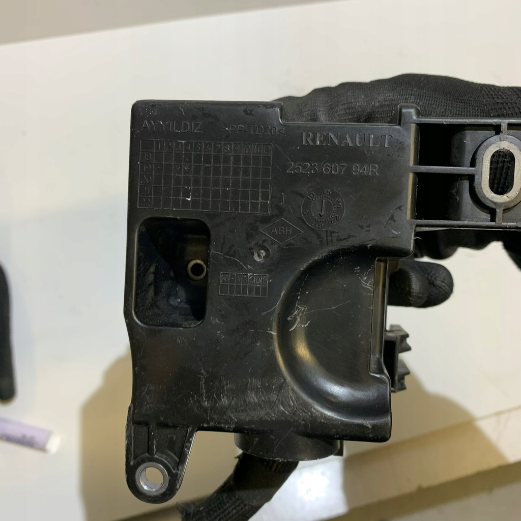 фото №5, Renault captur ii clio v arkana корпус запобіжник 243129238r 252360794r