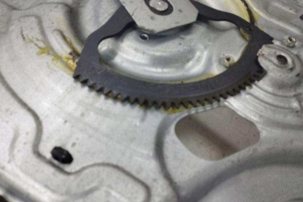 фото №9, Подъемник стекло задних правых дверь kia sportage v nq5 824803u110 1.7l