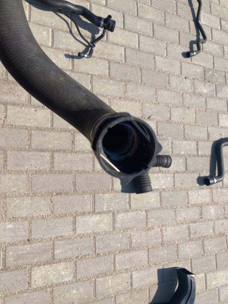 Bmw 1 f20 f21 шланг труба трубка пабтрубок  воды 7635794 Оригинал