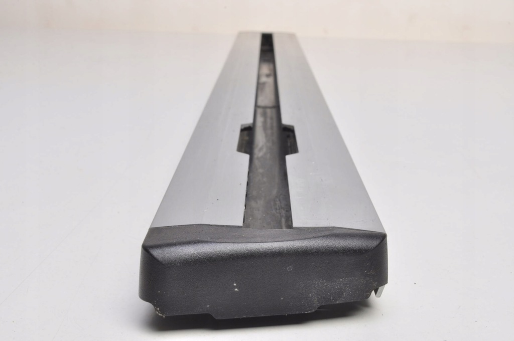 фото №10, Porsche macan напрямна напрямна багажника 8r0853556b