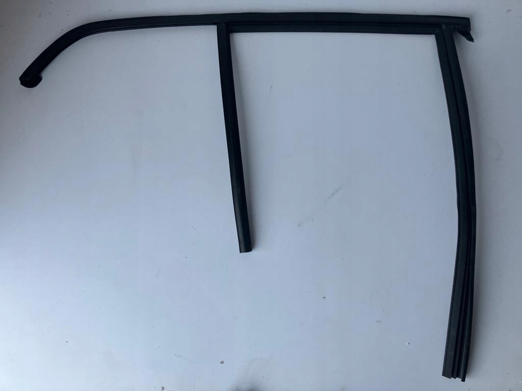 фото №1, Прокладка рамка дверь правый задняя xc40